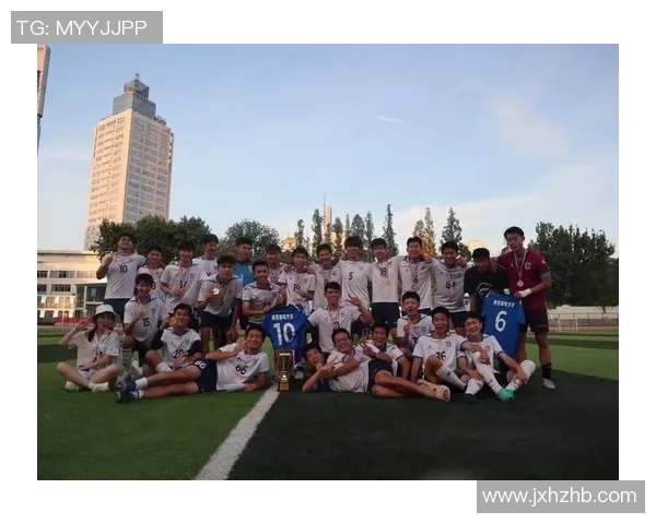 南京足球队荣登全国足球团队协作排行榜第九名展现团队精神与实力 南京足球队荣登全国足球团队协作排行榜第九名展现团队精神与实力